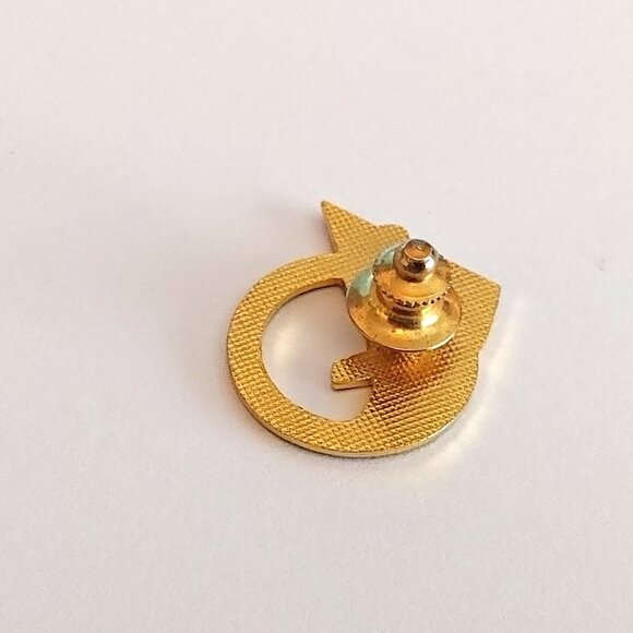 AIR CANADA Lapel Pin Enamel Pin DREAMS TAKE FLIGHT Aircraft Tri Colour Runway - Picture 2 of 2